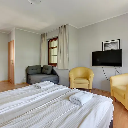 Apartamenty Zacisze & By Noclegi Renters-3